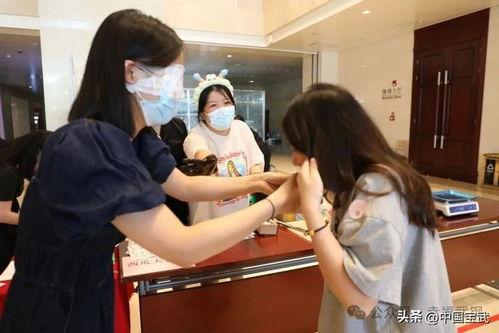 台州小表妹吃瓜事件视频,网络热议背后的真相揭秘