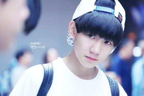 王源吃生瓜视频,勇敢尝鲜引网友热议